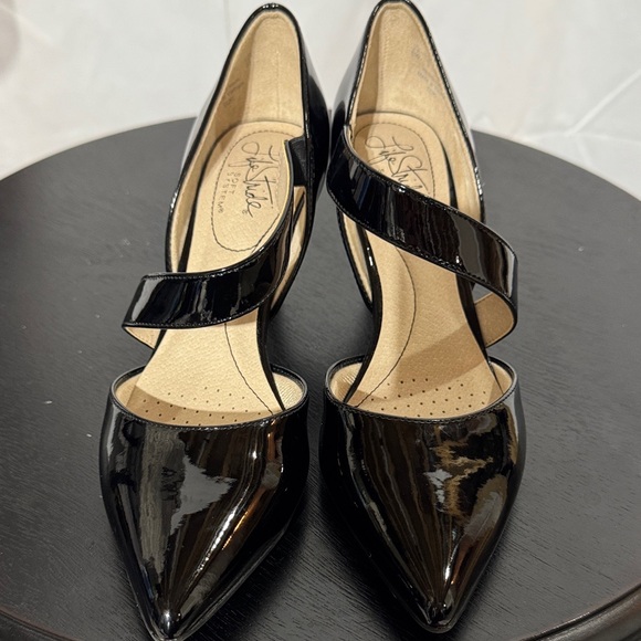 Life Stride Black Patent Heels - Picture 2 of 7